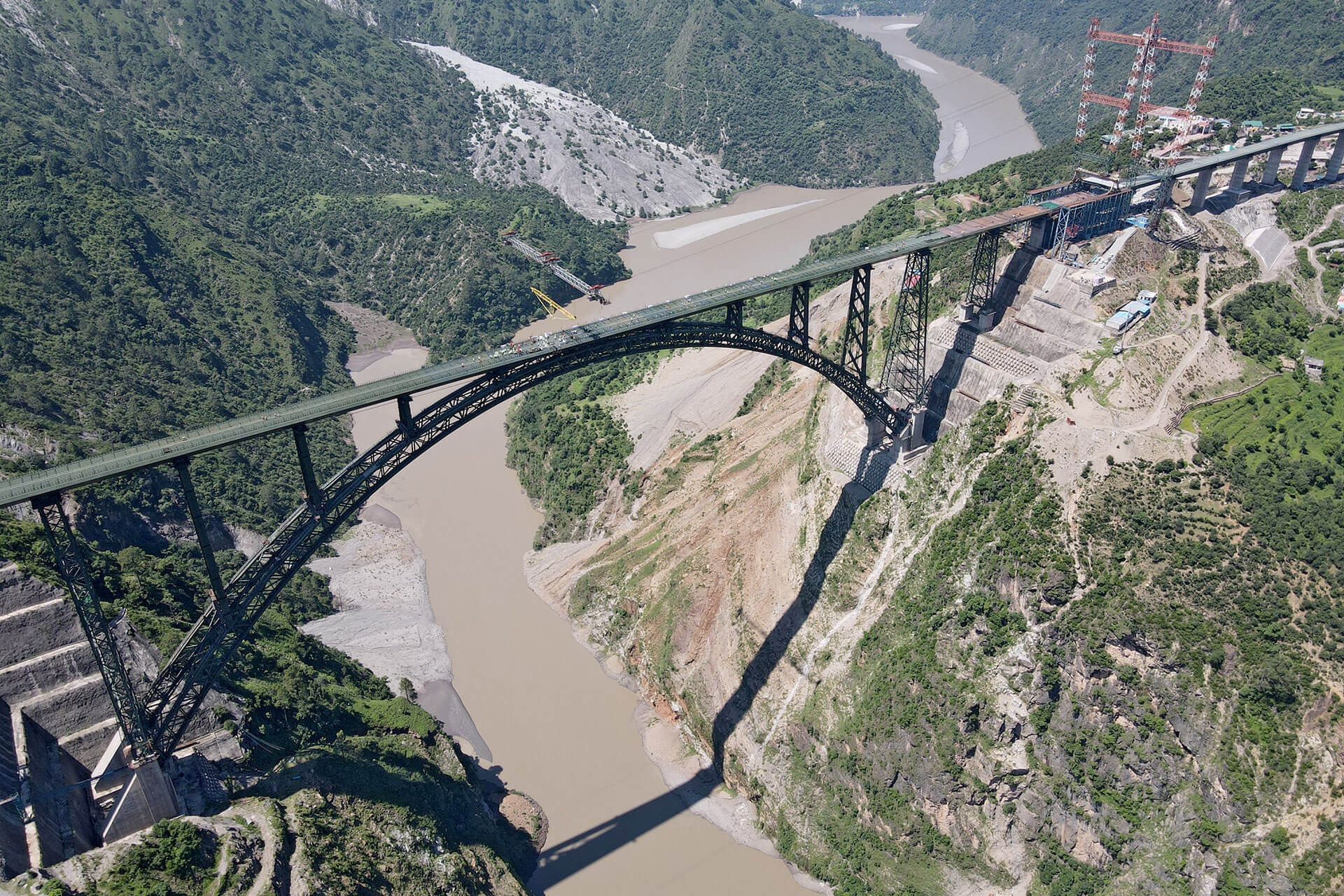 Luftaufnahme der höchsten Eisenbahnbrücke der Welt